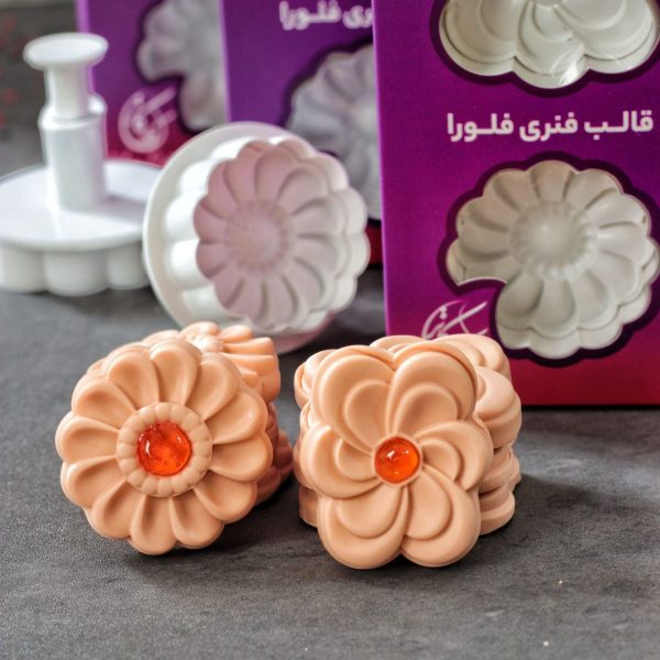 کاتر فشاری طرح گل دو عددی کاراکاتر